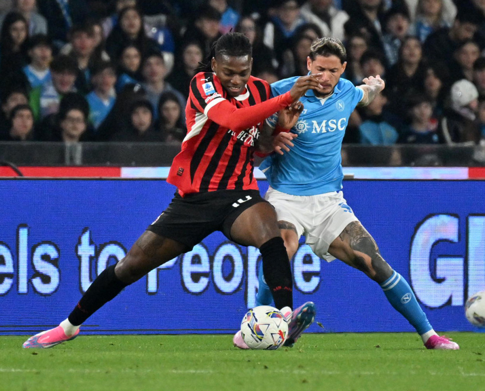 包含那不勒斯备战米兰，迎接顶级对决的词条