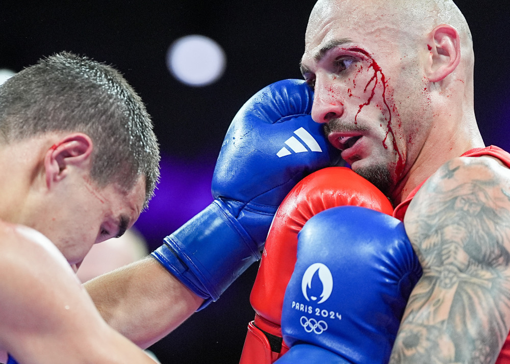 关于格鲁吉亚冠军在拳击赛场上表现出色的信息