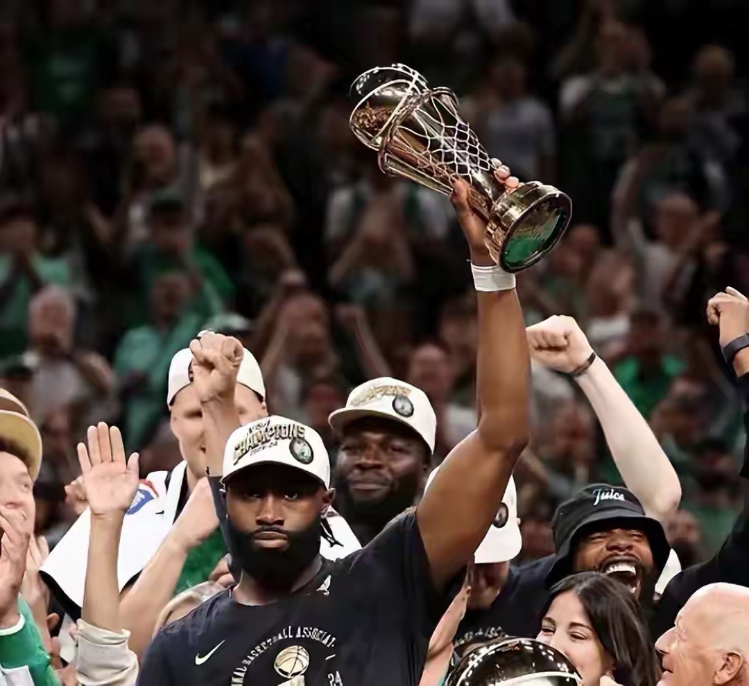 关于老鹰大胜凯尔特人，取得三连胜的信息