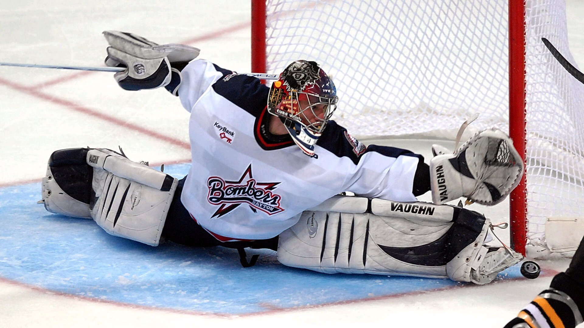 欧冠淘汰赛焦点战,新疆队压制湖人